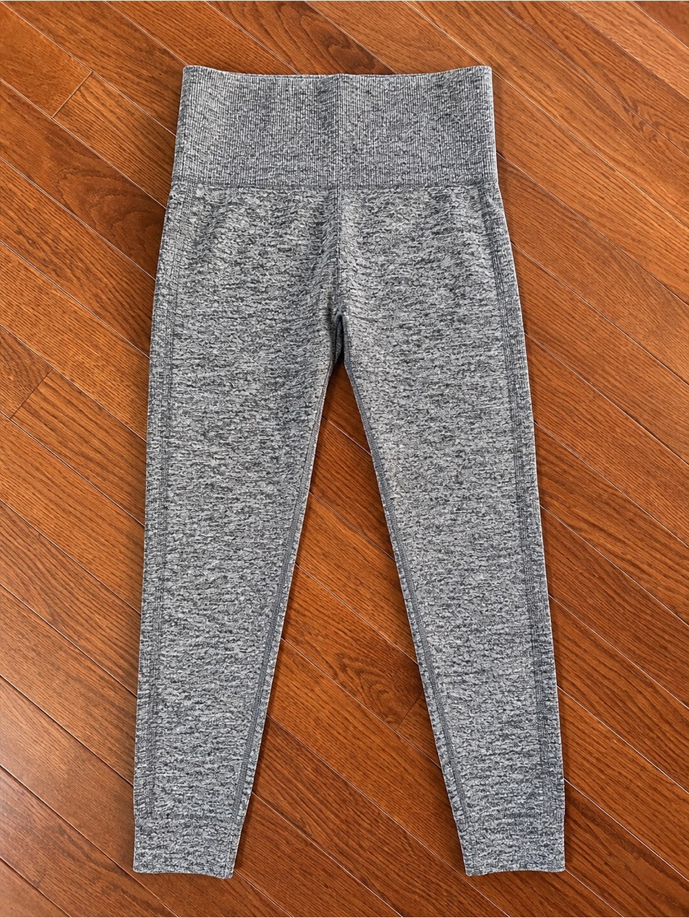 Women’s Forever 21 High-Waist Gray Cropped Leggings, size small